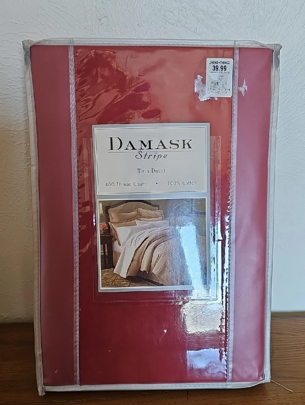 New in package Damask Twin Duvet Cover - Red 100 % cotton 400 Thread